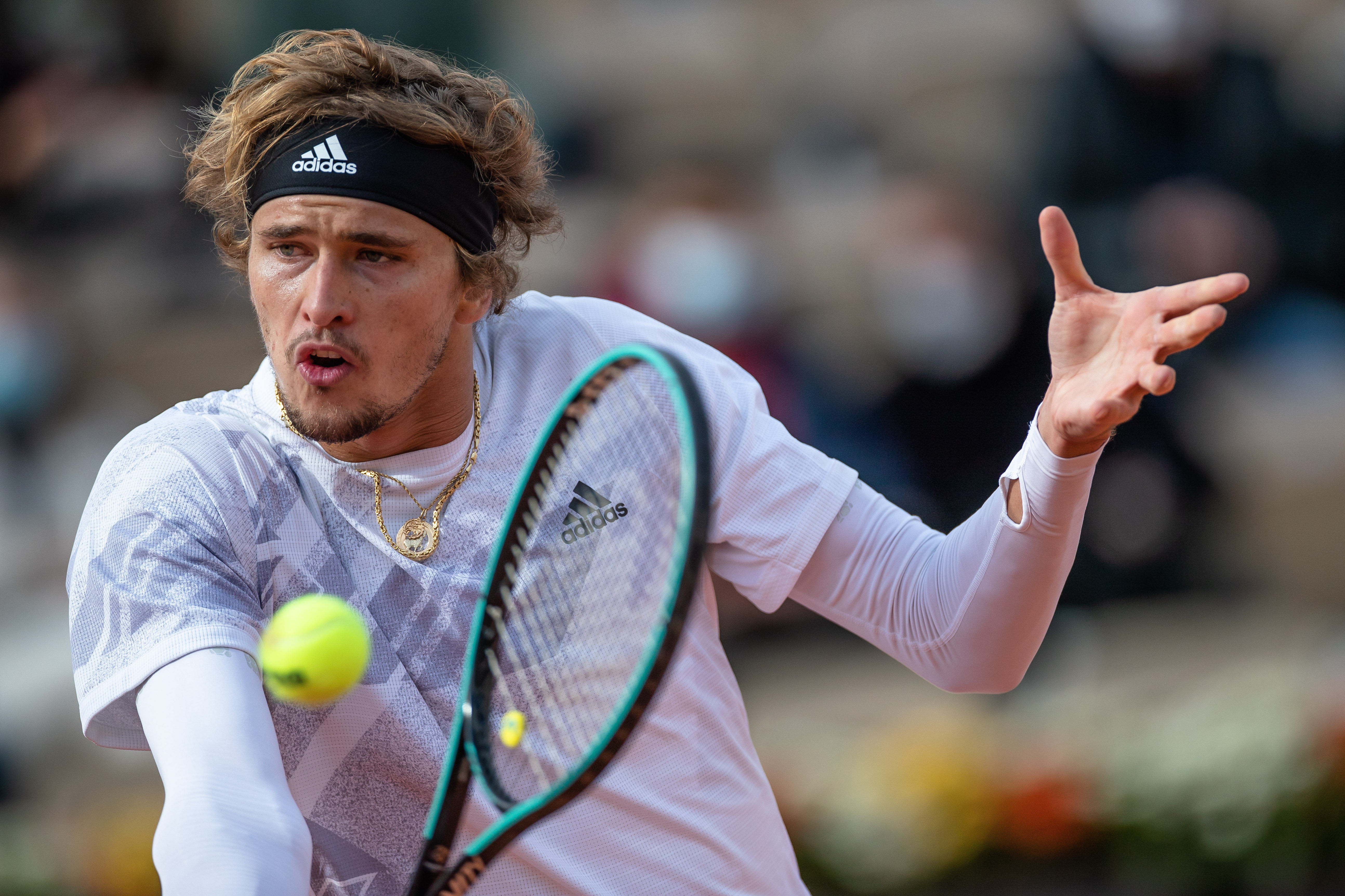 不乏因情绪 不乏因情绪